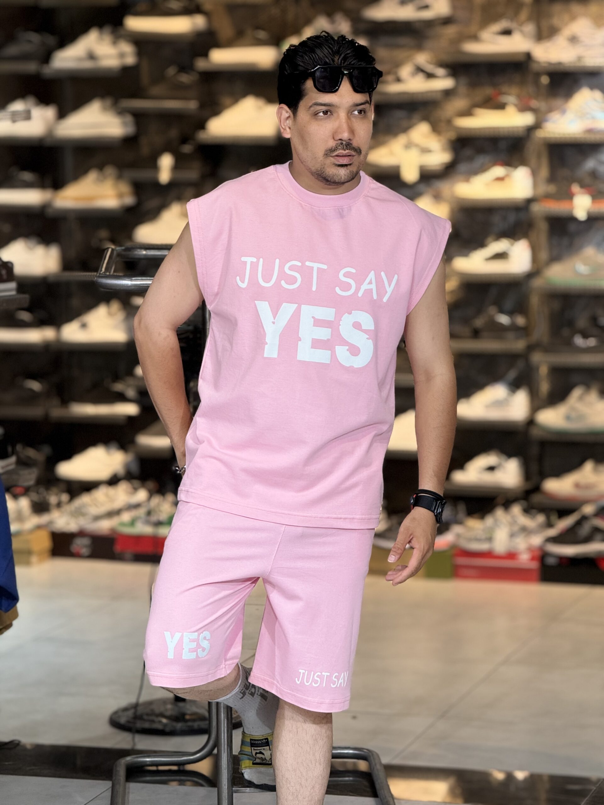 ست وست و شلوارک YES