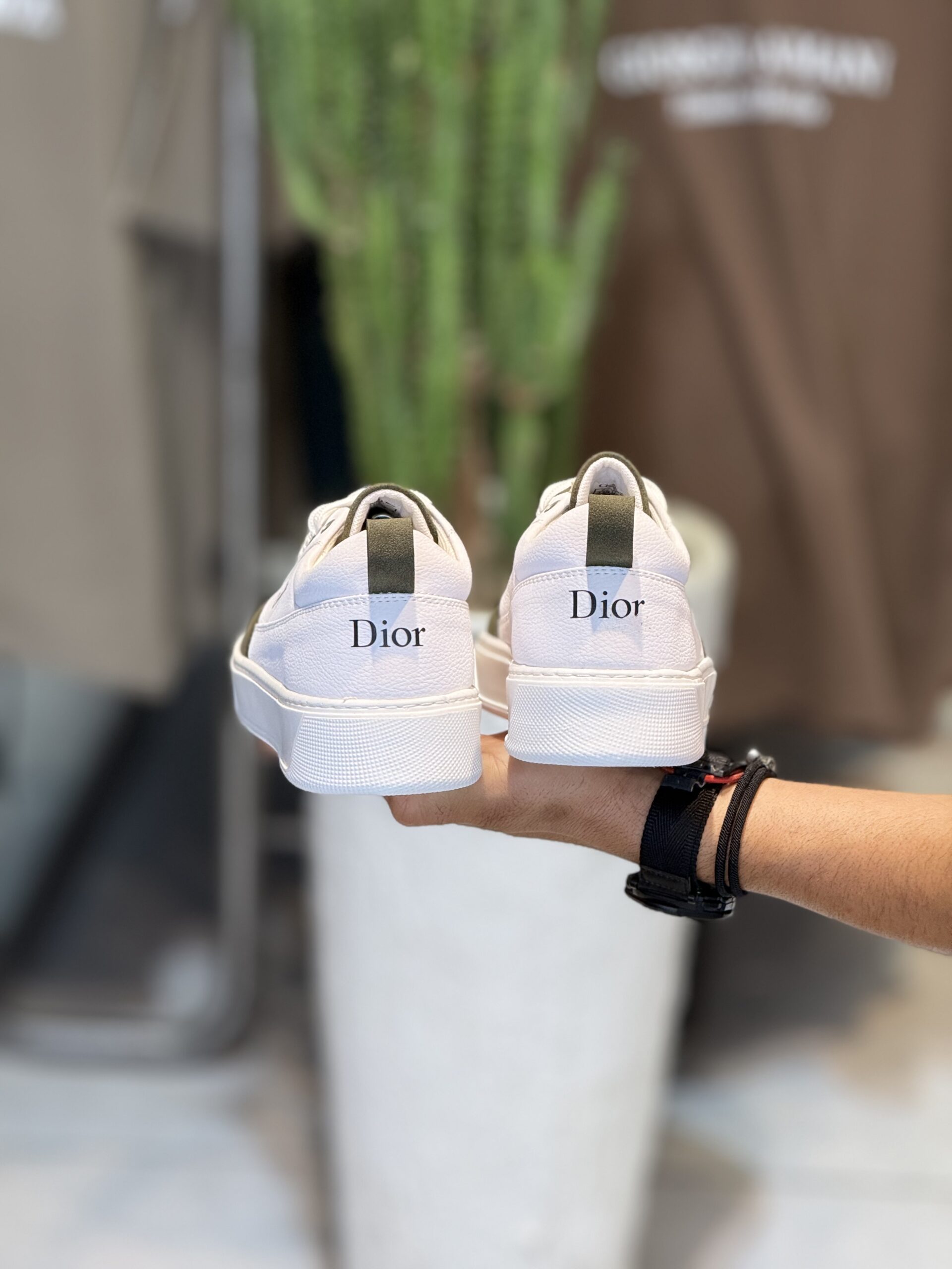 ونس CHRISTIAN DIOR
