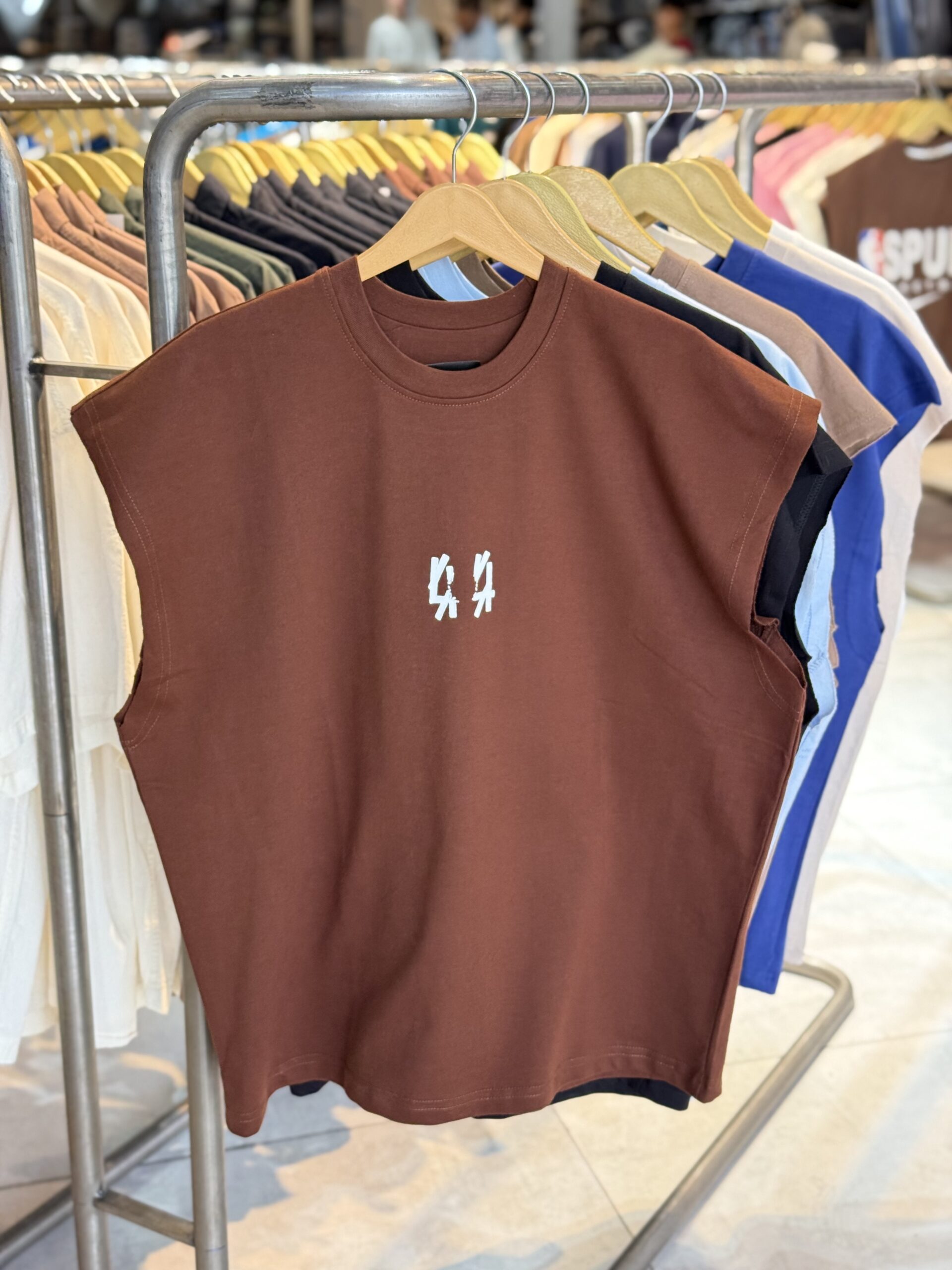وست 44