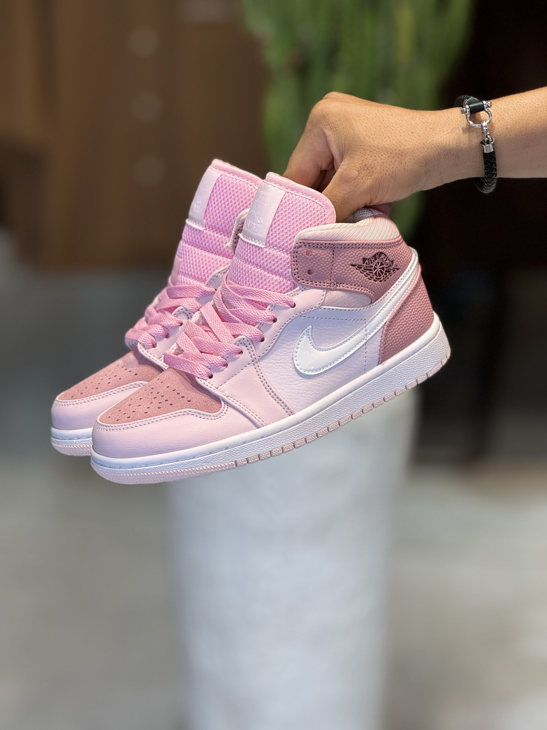 کتونی مستر وارداتی AJ1 DIGITAL PINK