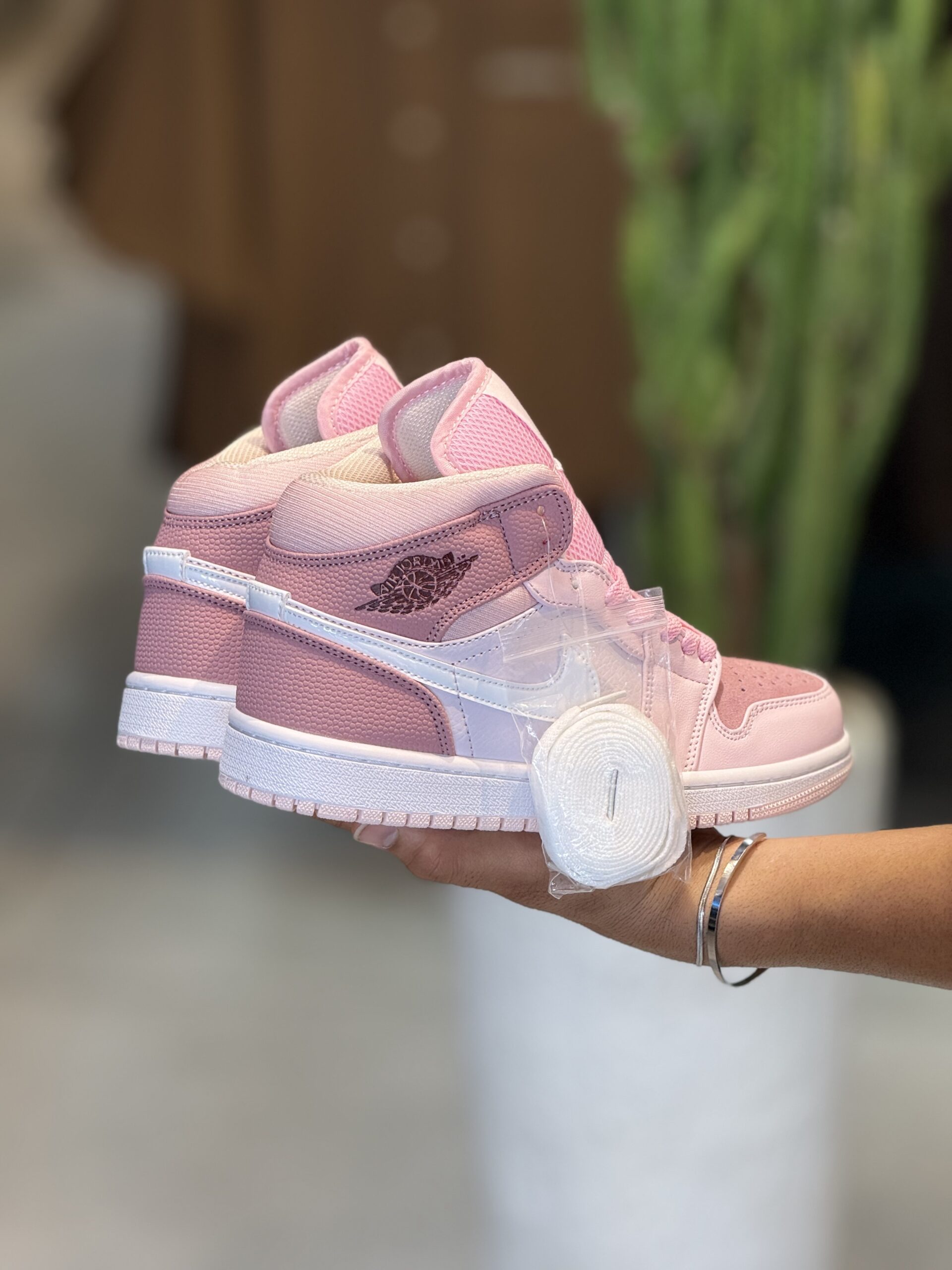 کتونی مستر وارداتی AJ1 DIGITAL PINK