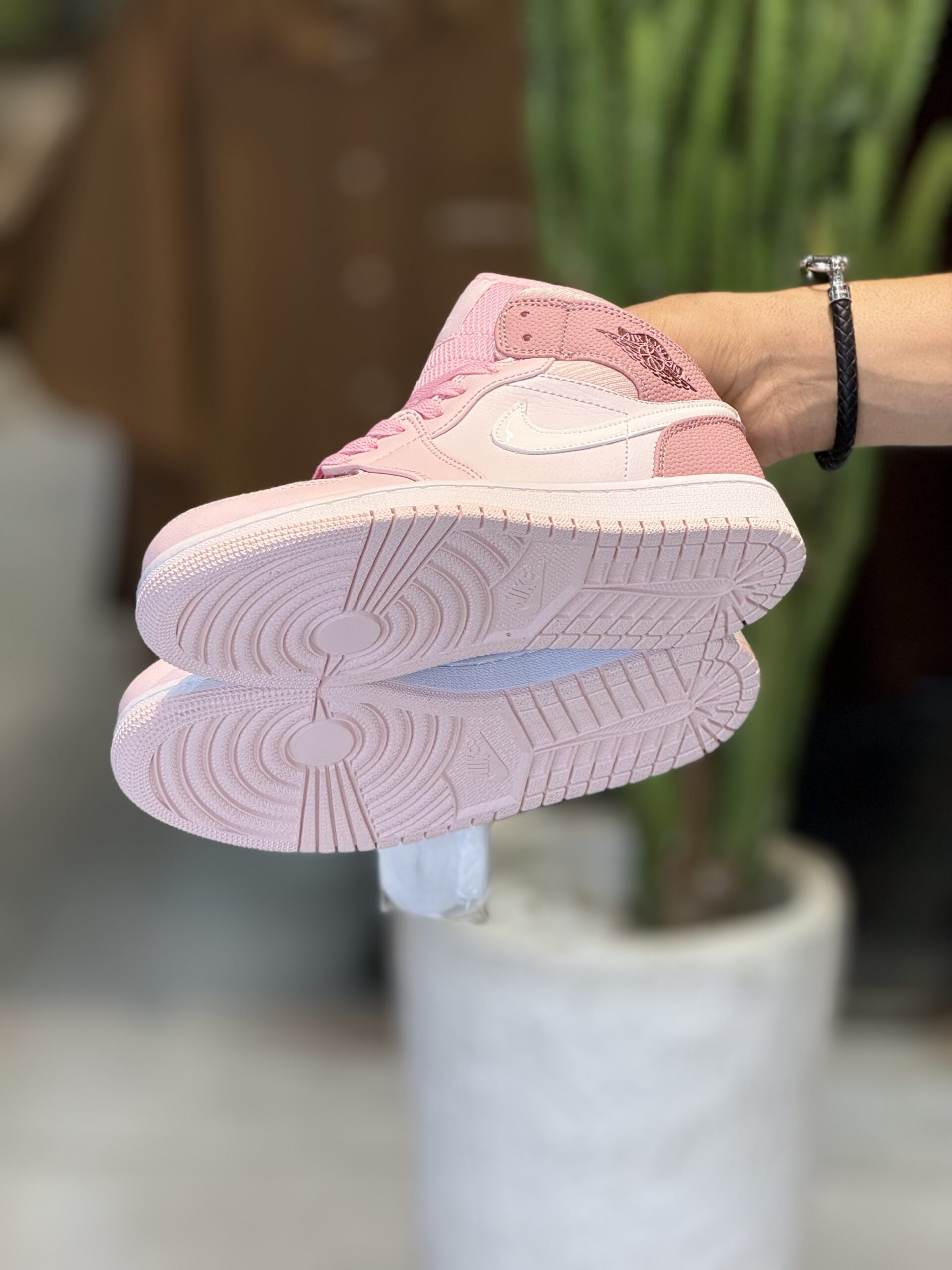 کتونی مستر وارداتی AJ1 DIGITAL PINK