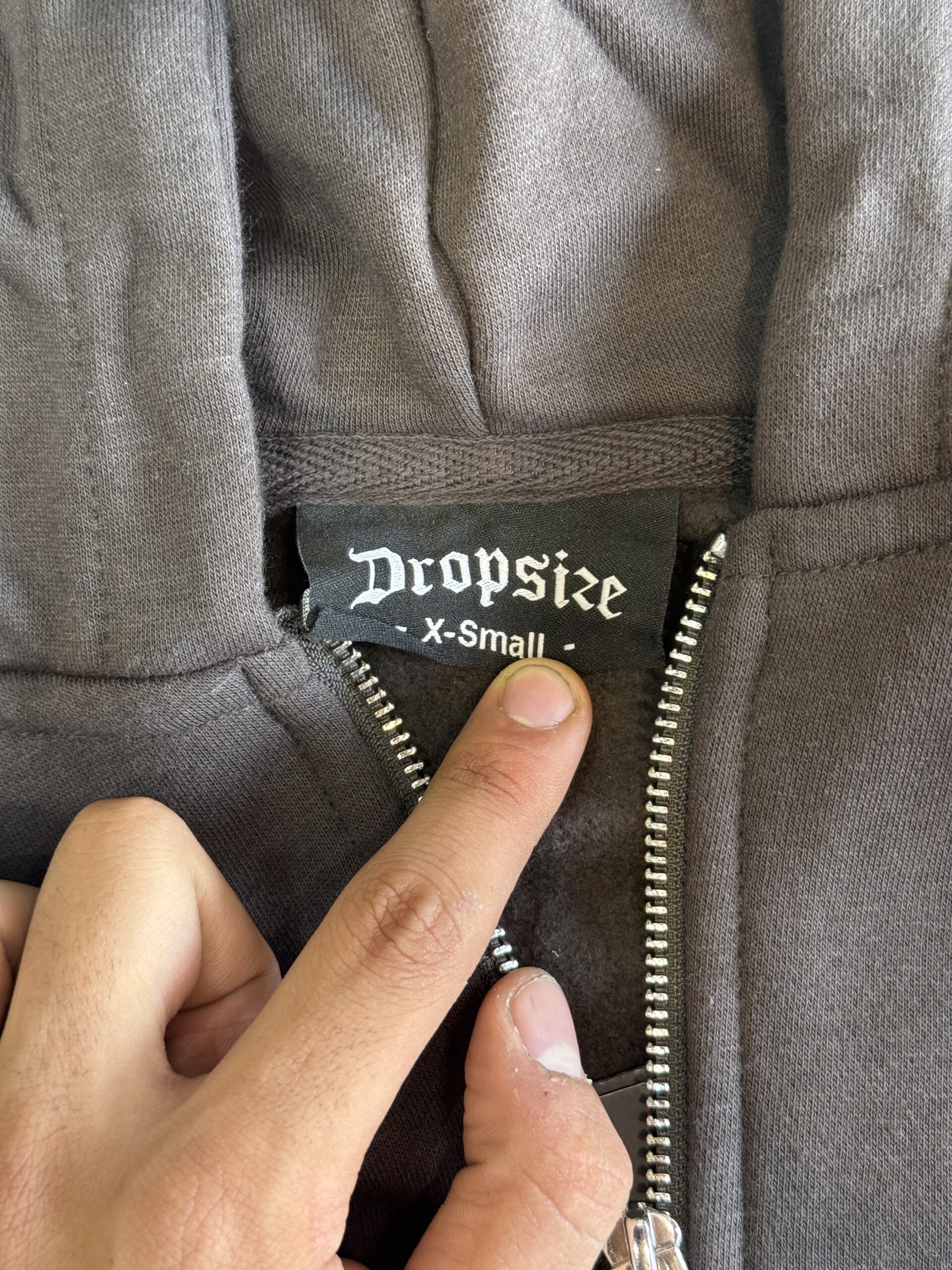 سویشرت گلدوزی VIP - DROPSIZE